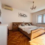 Joza With Pool And Sea View, 2 Min Walk To The Apartamento