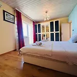 Joza With Pool And Sea View, 2 Min Walk To The Apartamento