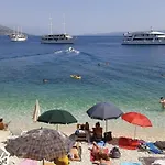 Joza With Pool And Sea View, 2 Min Walk To The Apartamento *