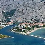 Joza With Pool And Sea View, 2 Min Walk To The Duće