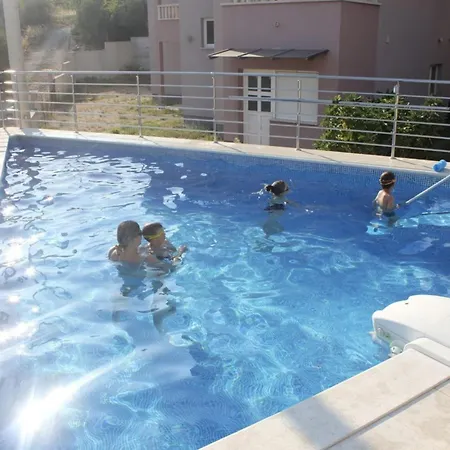 Joza With Pool And Sea View, 2 Min Walk To The Duće