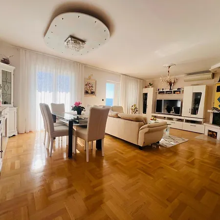 Joza With Pool And Sea View, 2 Min Walk To The شقة