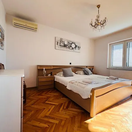 Joza With Pool And Sea View, 2 Min Walk To The شقة
