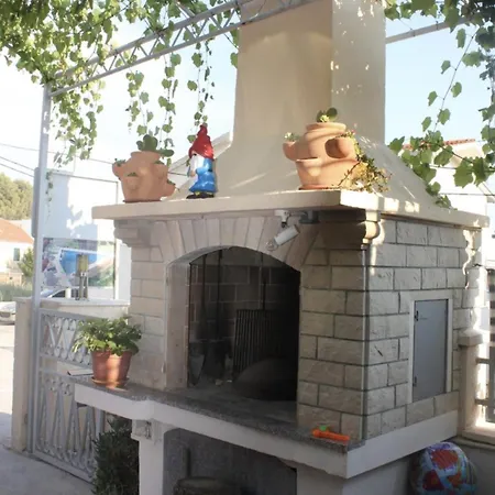 Joza With Pool And Sea View, 2 Min Walk To The Duće